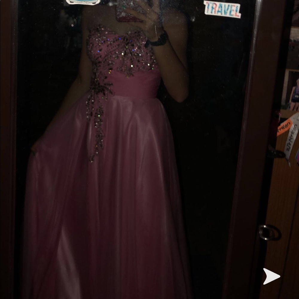 a pink strapless prom dress